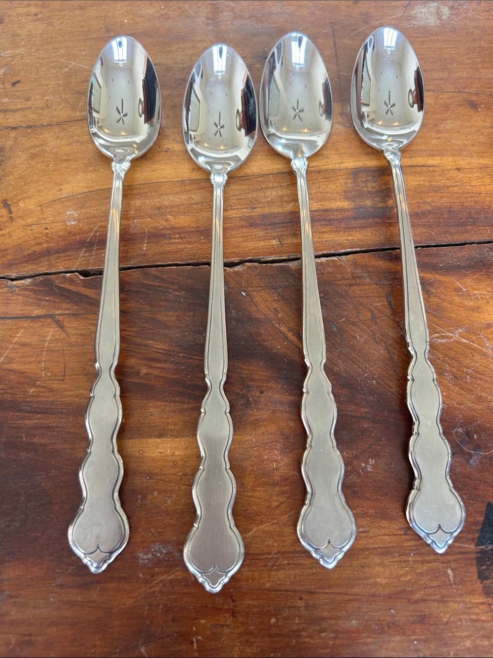 Oneida Distinction Deluxe Valerie 4 Teaspoons